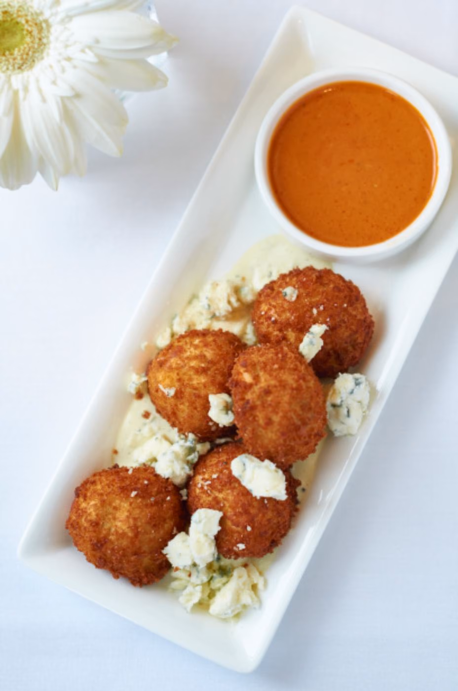 Tequeños de queso recién hechos